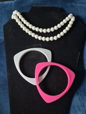 White Beaded Necklace with Pink and White Fashion Bangles